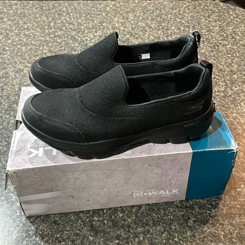 Skechers Go Walk Evolution Ultra Women’s Slip-On Shoes Size 9.5 Black